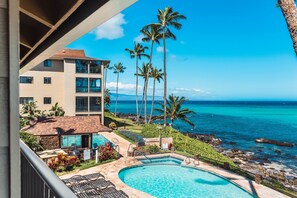 A heated pool - Charming studio with ocean views, A/C, kids pool (Lahaina)
