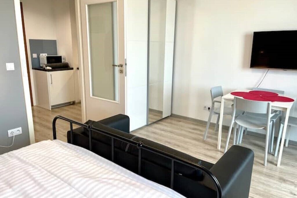 Iron/ironing board, WiFi, bed sheets