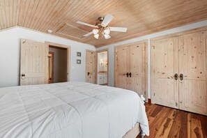 5 bedrooms, iron/ironing board, free WiFi, bed sheets