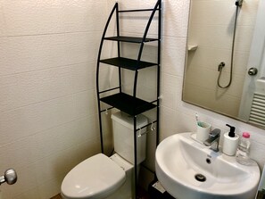 Shower, towels, soap, shampoo