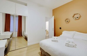 2 habitaciones, tabla de planchar con plancha, cuna de viaje y wifi 