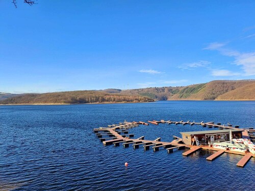 Ferienwohnung für bis zu 10 Personen im Nationalpark Eifel. Nähe zum Rursee.