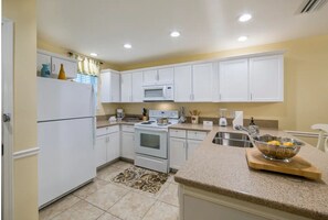 Dishwasher, cookware/dishes/utensils, paper towels