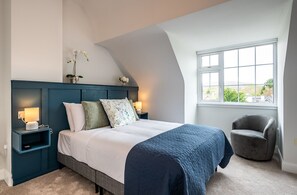 3 bedrooms, iron/ironing board, free WiFi, bed sheets - Modern Elegant Townhouse in Historic Kenmare (Kenmare)