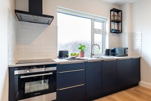 Private kitchen - Modern Elegant Townhouse in Historic Kenmare (Kenmare)