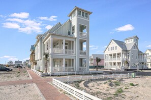 Exterior - Spacious Home@Cinnamon Shore South w/ Stylish Interiors & Luxe Amenities! (Port Aransas)