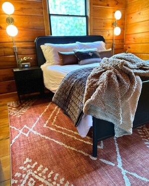 2 bedrooms, free WiFi, bed sheets - Stone Creek Cabin w Cozy Fireplace, Firepit, on Fightingtown Creek! (Cherry Log)