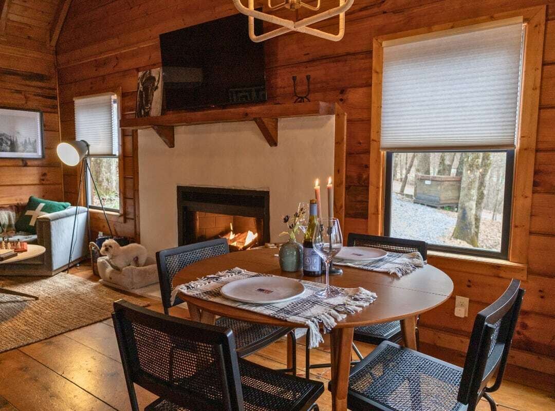 Enjoy romantic dinners by the cozy fireplace!