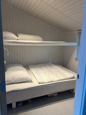 3 bedrooms, iron/ironing board, travel cot, free WiFi