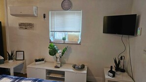 1 bedroom, iron/ironing board, WiFi, bed sheets - A tranquil getaway. (Miami)