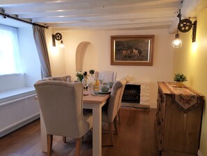 Cottage, 3 slaapkamers | Een bureau