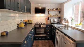 Cottage, 3 Bedrooms | Private kitchen | Fridge, microwave, coffee/tea maker, electric kettle