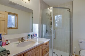 House (3 Bedrooms) | Interior - Hines Vacation Rental w/ Grill: Walk to Lake! (Hines)