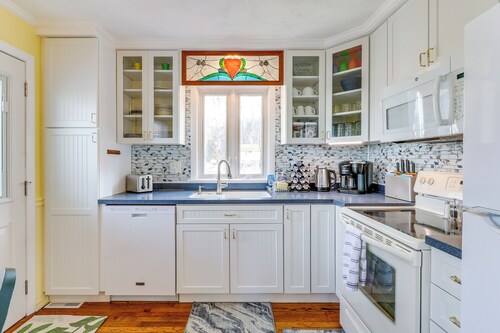 Wolcott Home w/ Deck: Near Connecticut Attractions