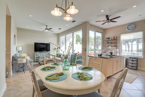 Apartment (3 Bedrooms) | Interior - Beachfront Galveston Getaway w/ Gulf Views! (Galveston)