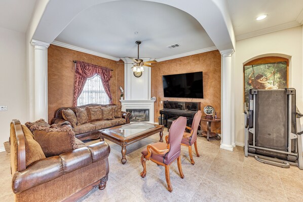 Apartment (3 Bedrooms) | Living area | Fireplace