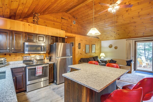 Cozy Thompson Lake Cabin W/ Boat Dock & Launch - Maine Wildlife Park, Gray
