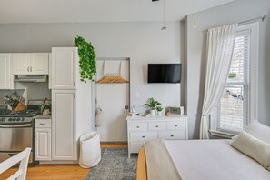 Apartment (0 Bedroom) | Interior - Cozy Somerville Studio: 2 Mi to Boston, Walk to T! (Somerville)