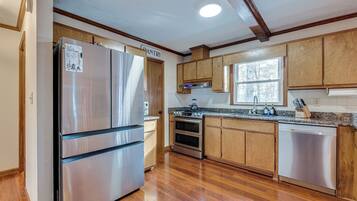 House (4 Bedrooms) | Interior