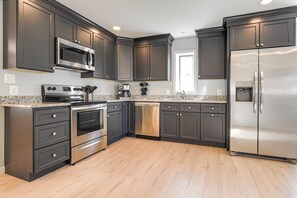Interior - Waterfront Historical District Home Near River (Charlestown)
