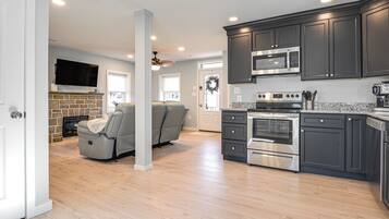 House (3 Bedrooms) | Interior