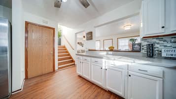 House (2 Bedrooms) | Private kitchen | Microwave, oven, stovetop, dishwasher