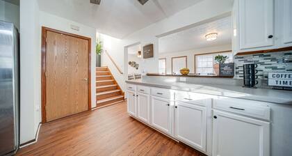 Charming Cleveland Home: 5 Mi to Downtown!