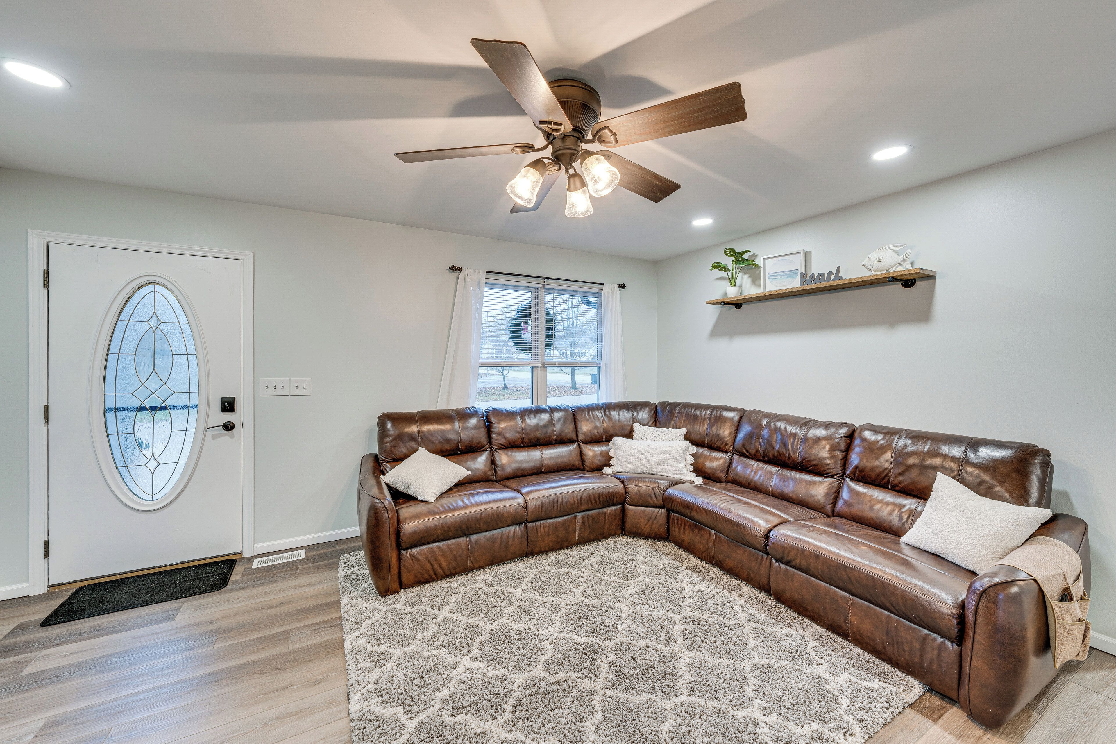 House (3 Bedrooms) | Interior