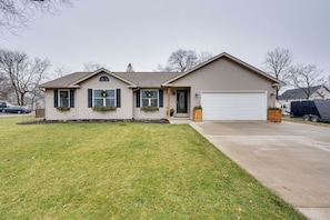 House (3 Bedrooms) | Interior - Family-friendly Gem w/ Fire Pit: 1 Mi to Lake Como (Lake Geneva)