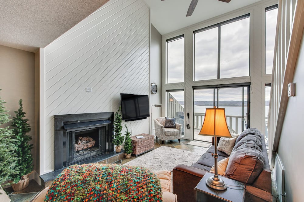 Tennessee River Vacation Rental w/ Deck + View! - Shiloh, TN
