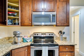 Apartment (1 Bedroom) | Interior - Modern Lehi Apartment: 2 Mi to Thanksgiving Point (Lehi)