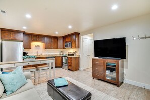 Front of property - Modern Lehi Apartment: 2 Mi to Thanksgiving Point (Lehi)