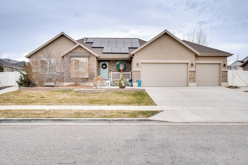 Modern Lehi Apartment: 2 Mi to Thanksgiving Point