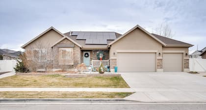 Modern Lehi Apartment: 2 Mi to Thanksgiving Point