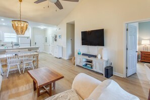 Apartment (2 Bedrooms) | Interior - Resort Condo w/ Pool Access Near Barefoot Landing! (North Myrtle Beach)