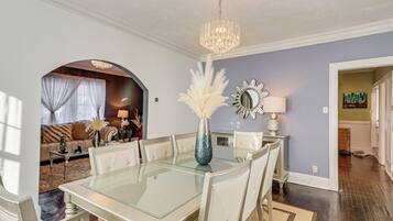 House (3 Bedrooms) | Interior