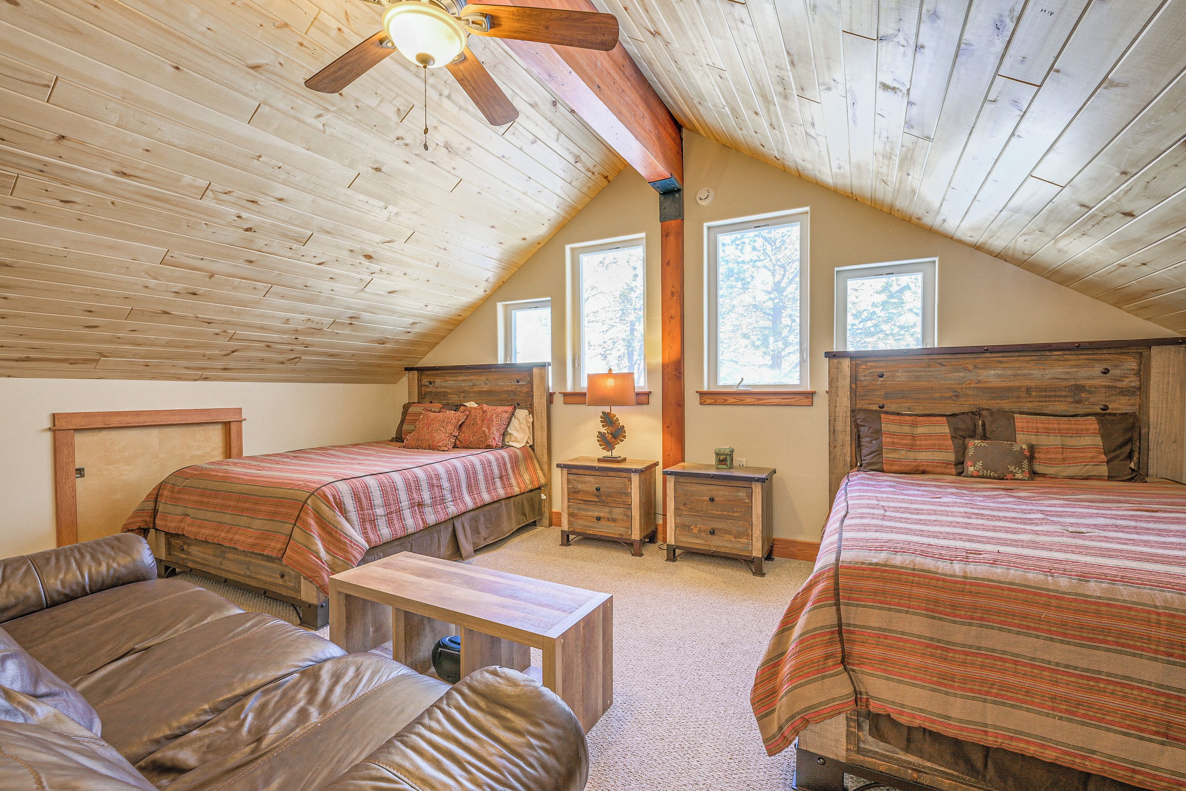 House (5 Bedrooms) | Interior