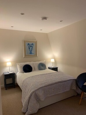 Departamento, 2 habitaciones | Sábanas de algodón egipcio y ropa de cama de alta calidad 