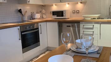 Apartment, 2 Bedrooms | Private kitchen | Fridge, oven, coffee/tea maker, electric kettle