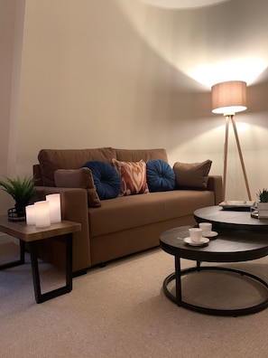 Living area - Riding Gate Apartment (Canterbury)