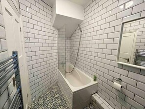 House | Bathroom | Combined shower/tub, deep soaking tub, towels