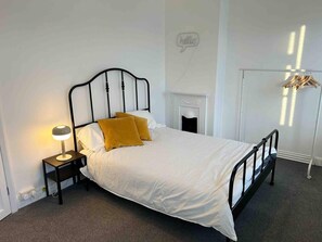 House | 2 bedrooms, desk, iron/ironing board, free WiFi