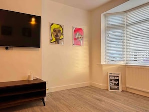 House | Interior - Cool 2 Bed House Hornchurch, Arcade Games, Parking (Hornchurch)