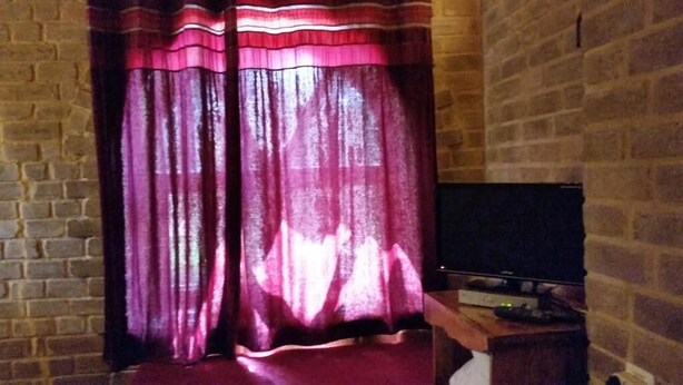 ห้องดับเบิลหรือทวิน | Wi-Fi ฟรี, ผ้าปูที่นอน