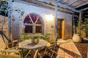 Terrace/patio - Desert Routes Inn Shvilim ba Midbar (HaArava HaTikhona)