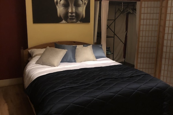 2 habitaciones, escritorio, tabla de planchar con plancha y wifi gratis