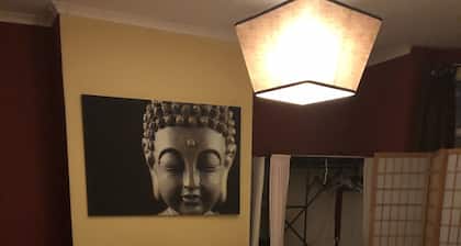 nifty two bed urban flat near leafy park and city