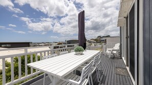 تناول الطعام بالخارج