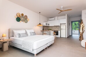 Junior Suite with Sea View | 1 bedroom, soundproofing, iron/ironing board, bed sheets - 8MOONS BOUTIQUE APARTMENTS (Samos)