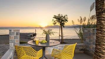 Superior Suite with Sea View | Teras/patio